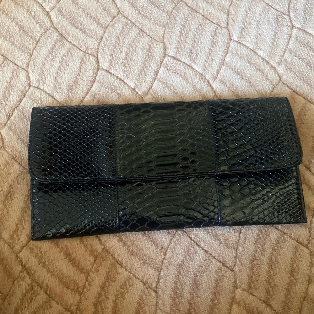 Black clutch